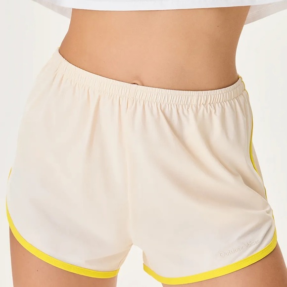 NWOT Outdoor Voices 2.5” Pace Short - Picture 1 of 5